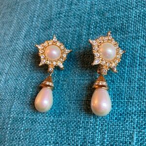 Costume diamond and pearl earrings